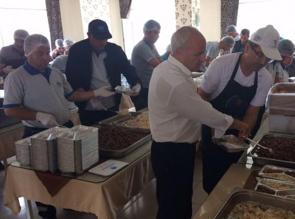 Mersin Büyükşehir Belediyesi İftar Yemeği Yapıldı.
